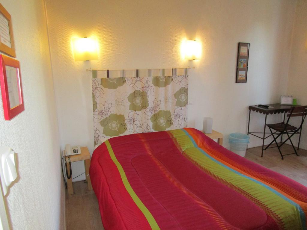 Hotel Des Poetes Avec Parking Sur Reservation Beziers Room photo