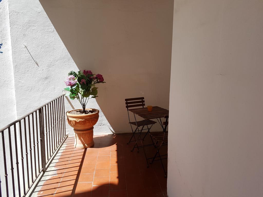 Hotel Des Poetes Avec Parking Sur Reservation Beziers Exterior photo